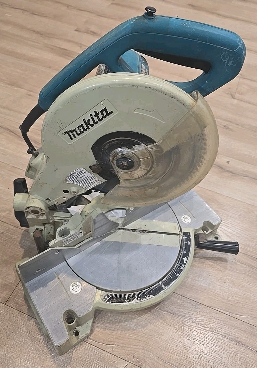 Makita Dropsaw Compound Mitre Saw LS1040 1650W 255-260mm Corded Power Tool Used