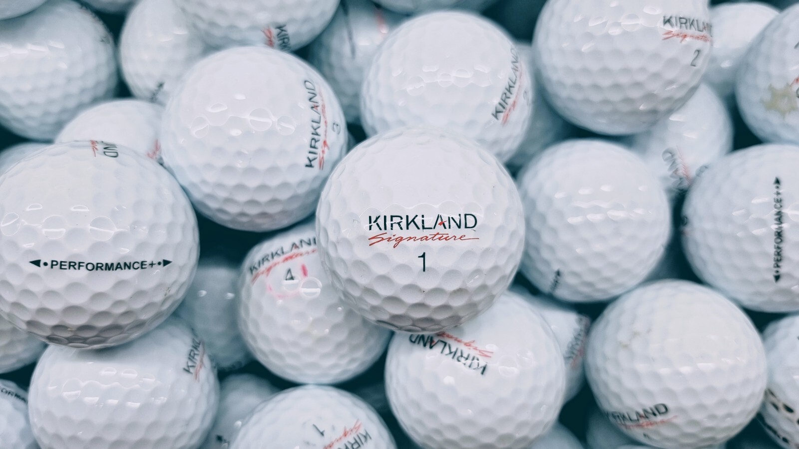 30 KIRKLAND Golf Balls Near Mint AAA / Standard Grade Golf Clubs Equipment