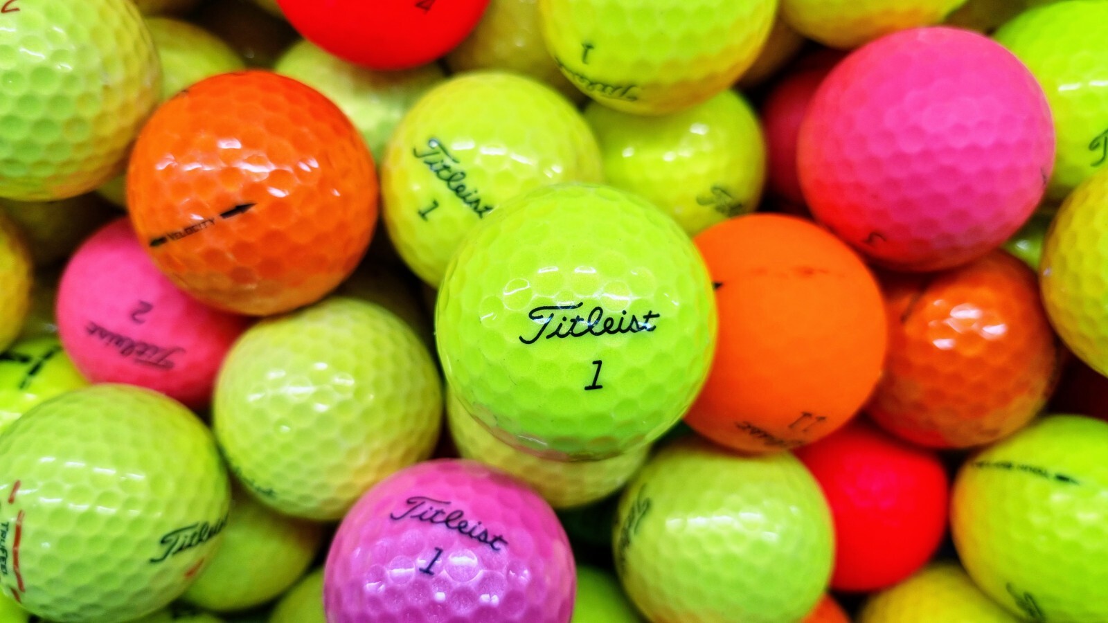 50 Mixed Titleist Colour Golf Balls Standard Grade Golf Clubs & Equipment
