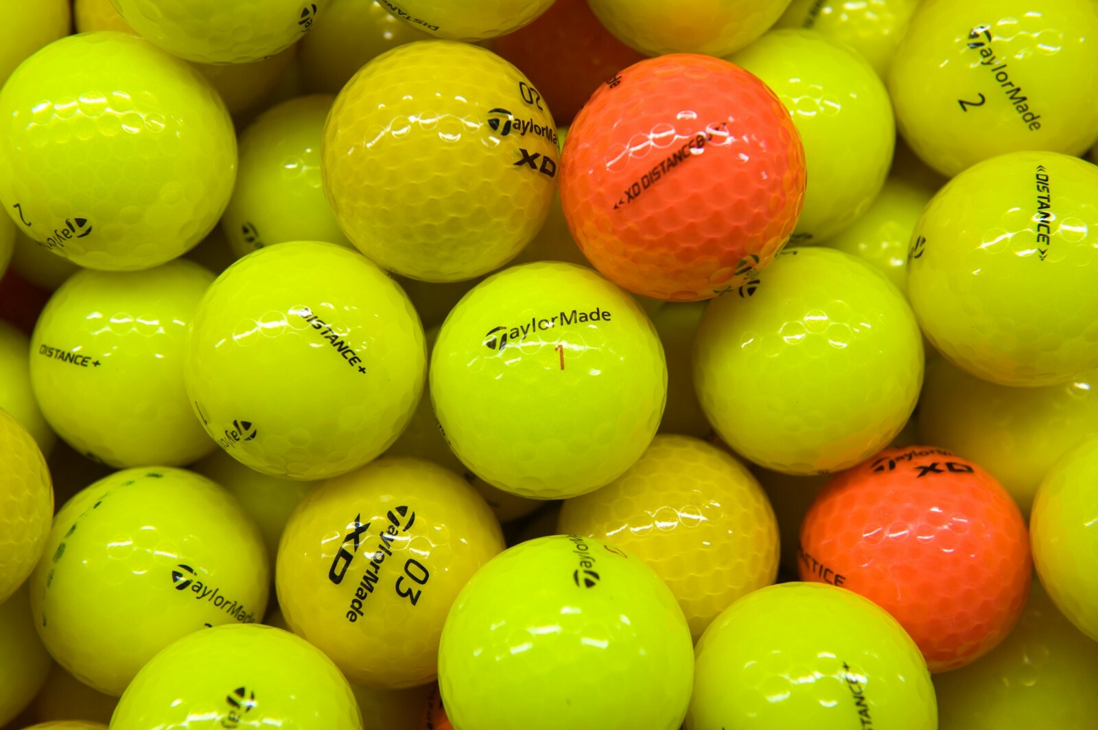 20 Taylormade Distance Colour Golf Balls Mint / Near Mint Grade